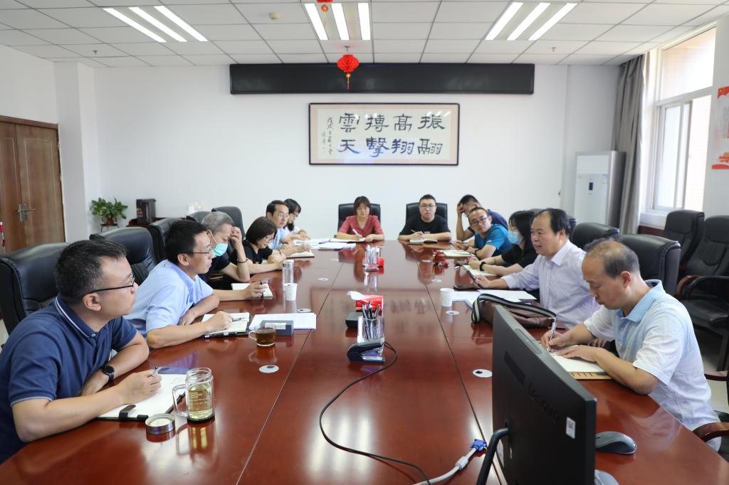 院長(zhǎng)畢于民督導(dǎo)新生開(kāi)學(xué)準(zhǔn)備工作，確保新學(xué)年順利起航