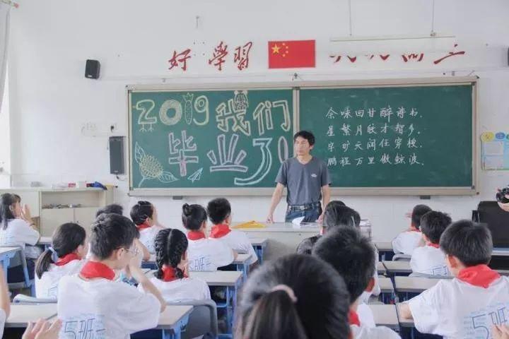 學(xué)院工會(huì)女工委舉辦優(yōu)秀畢業(yè)生公益講座，啟迪心靈，筑夢(mèng)未來