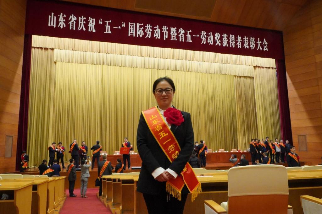 我院教師張瑩榮獲泰安市五一勞動(dòng)獎(jiǎng)?wù)隆燎诟诺牡浞? title=