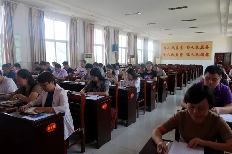 三月煥新風(fēng)采，溫情服務(wù)暖師心——孟津?qū)W校付軍剪藝活動紀實