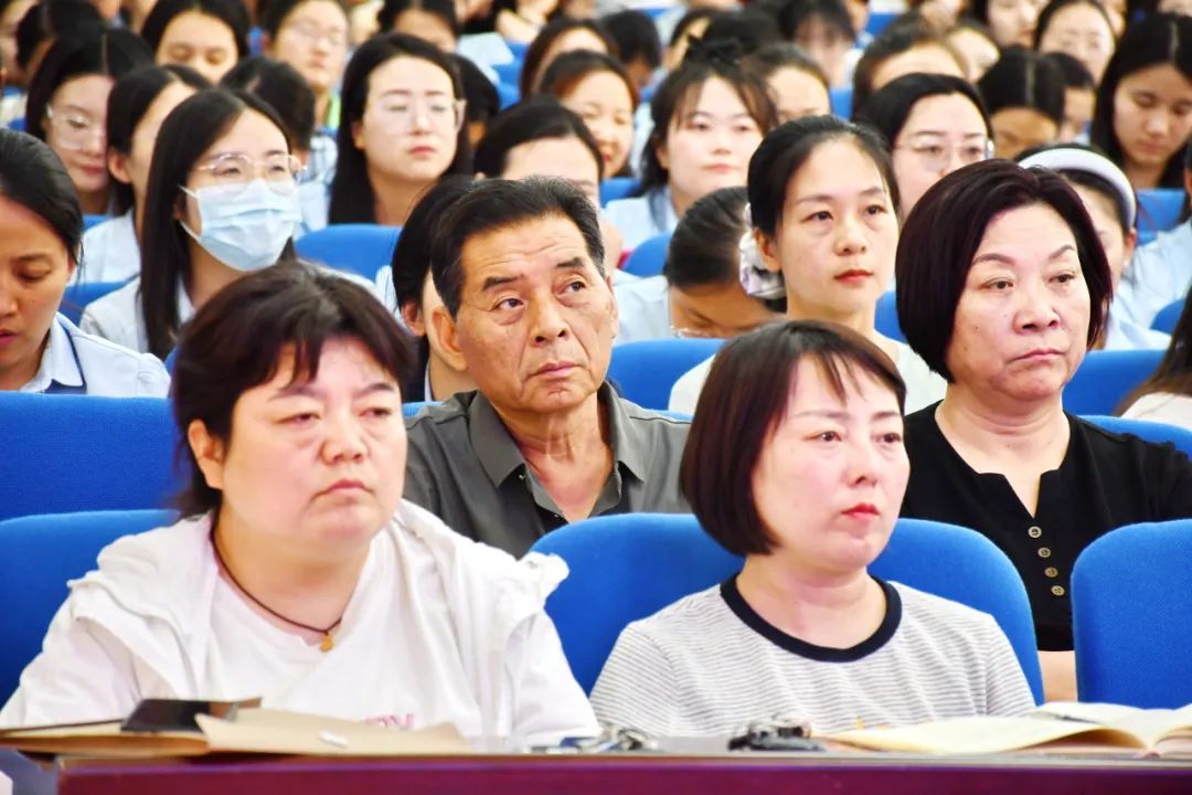 孟津?qū)W校第二屆教代會共謀教育發(fā)展新篇章，盛會圓滿召開