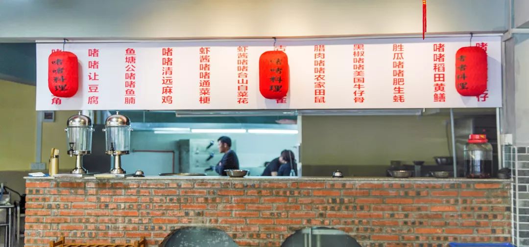 孟津?qū)W校第四屆迎春送?；顒樱辇堔o舊歲，靈蛇啟新程，師生共慶迎新春