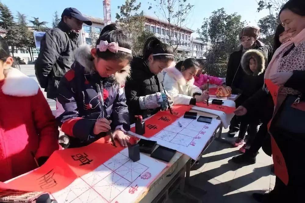 孟津?qū)W校音樂學(xué)科實踐活動走進城市圖書館，歌謠傳承文化之美