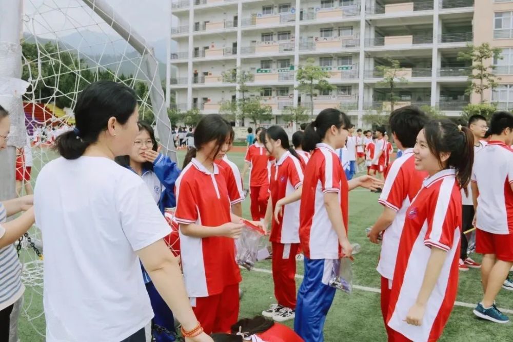 孟津學校小學部開展勇立潮頭活動，培養(yǎng)小學生科學家精神