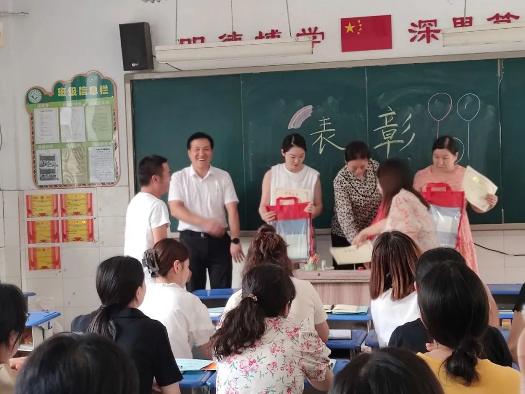 孟津學校慶祝教師節(jié)，尊師重道，情感滿溢，教師共度健康快樂時光